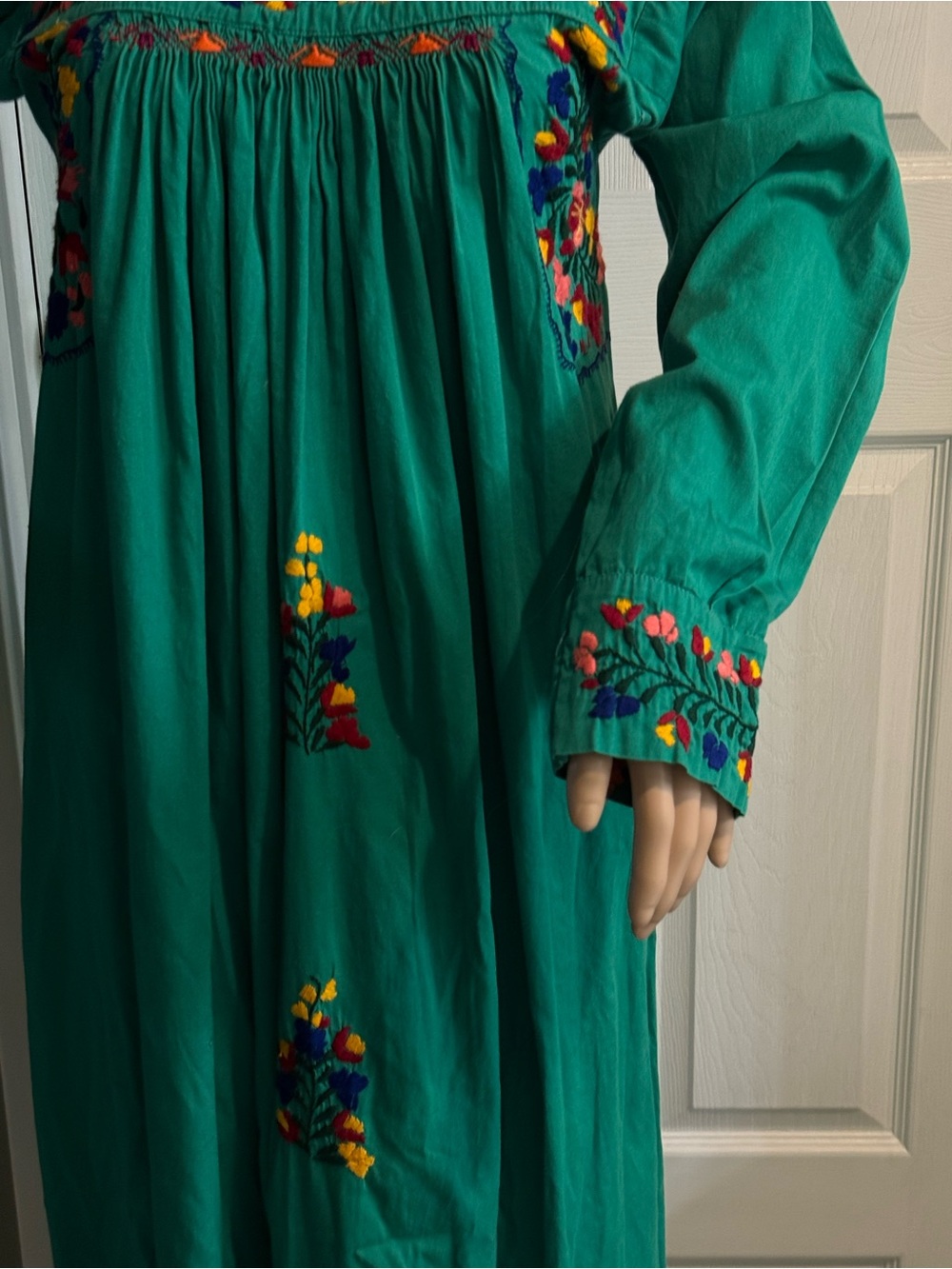 Vintage Mexican Oaxacan Embroidered Green Maxi Dress Long Sleeves Hippie S M - Picture 3 of 14